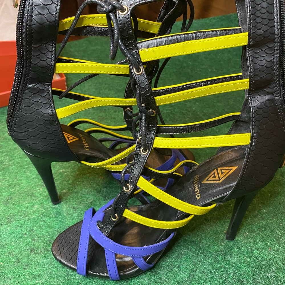Multi Color Heel - Picture 2 of 3
